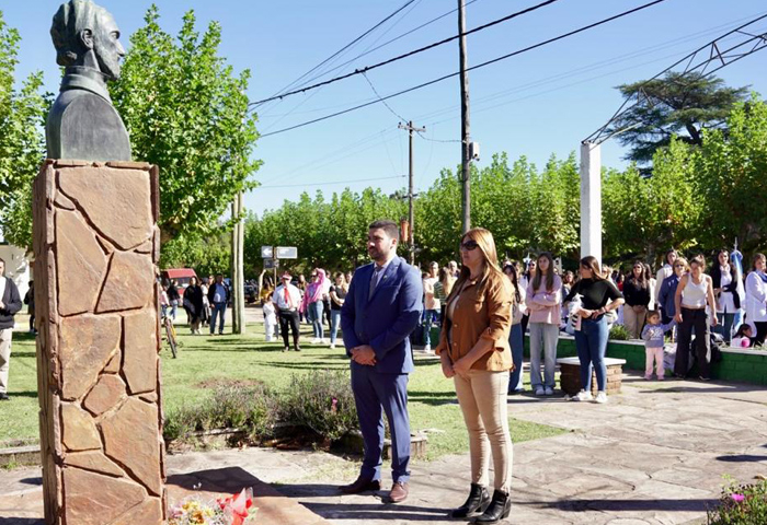 Egüen encabezó los actos del aniversario de Pedernales